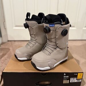 Burton Swath Step On Snowboard Boots US 8 Summit Taupe